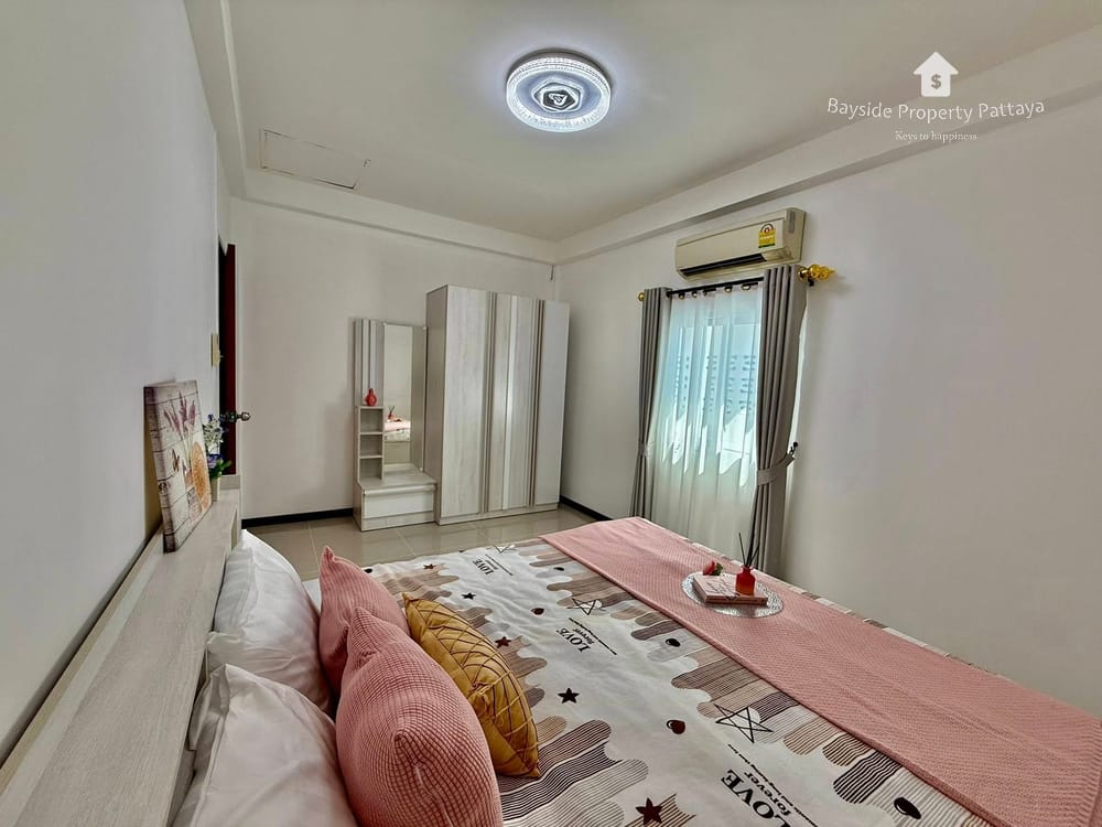 3-Bedroom Detached House For Sale in East Pattaya - Pet Friendly with Air Conditioning 5