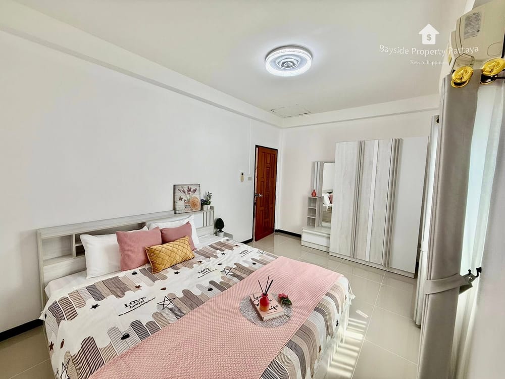 3-Bedroom Detached House For Sale in East Pattaya - Pet Friendly with Air Conditioning 7