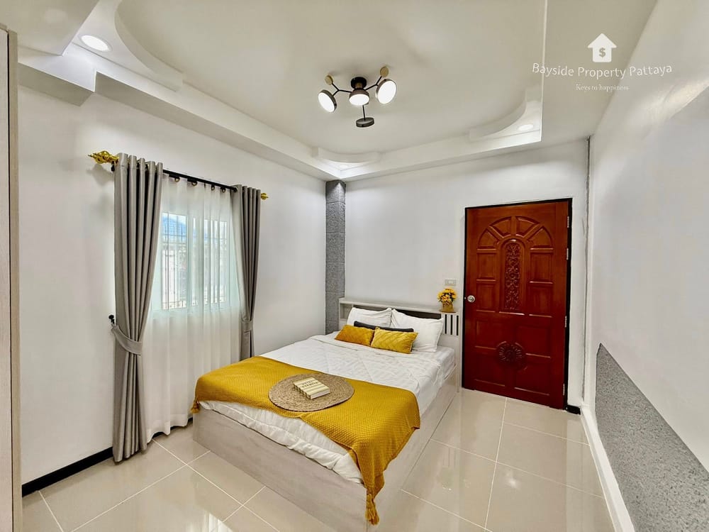 3-Bedroom Detached House For Sale in East Pattaya - Pet Friendly with Air Conditioning 8