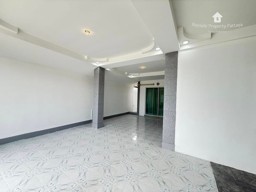 3-Bedroom Detached House For Sale in East Pattaya - Pet Friendly with Air Conditioning 18