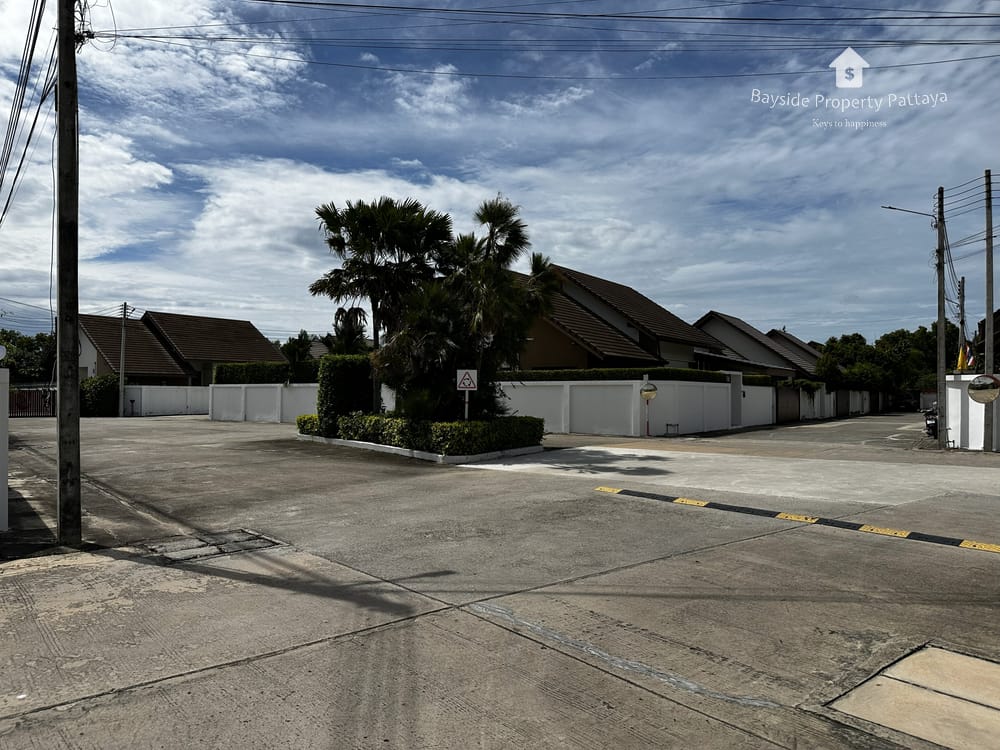 Pet-Friendly 2-Bedroom House for Sale in The Maple Pattaya, East Pattaya 3