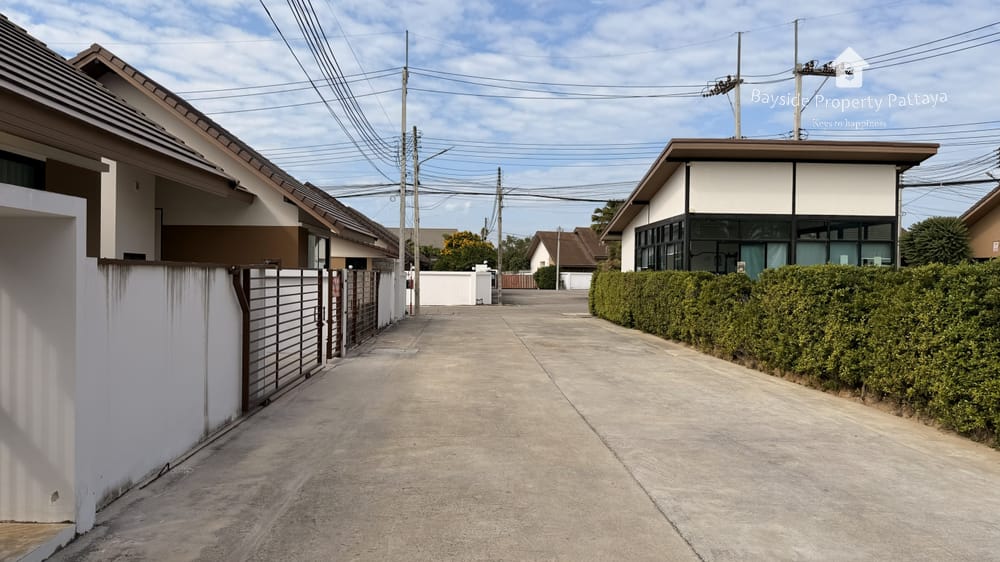 Pet-Friendly 2-Bedroom House for Sale in The Maple Pattaya, East Pattaya 8