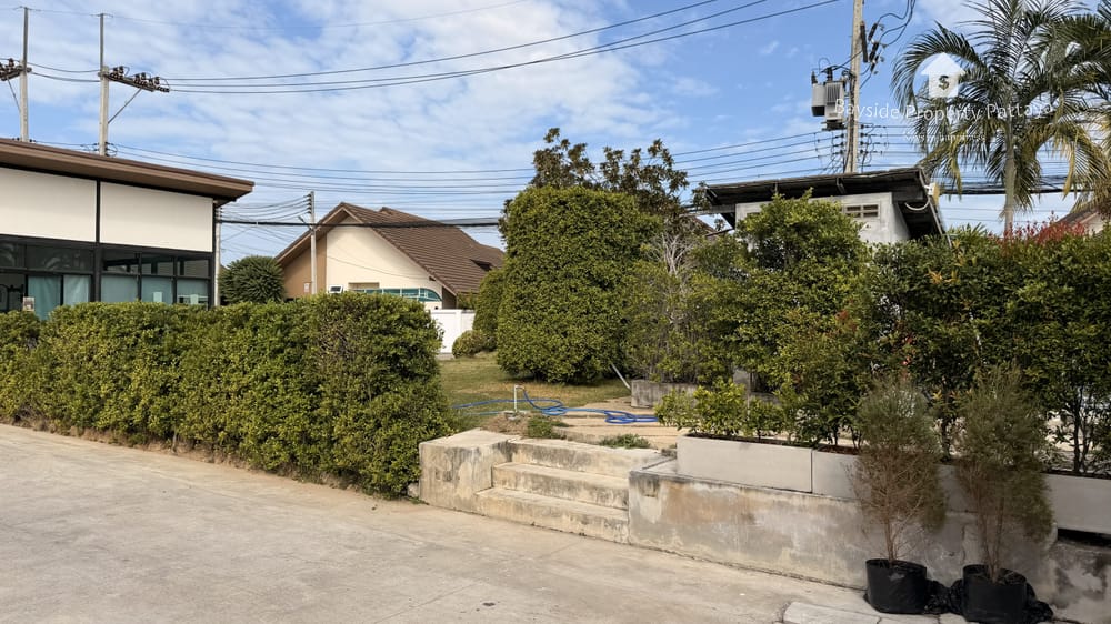 Pet-Friendly 2-Bedroom House for Sale in The Maple Pattaya, East Pattaya 9