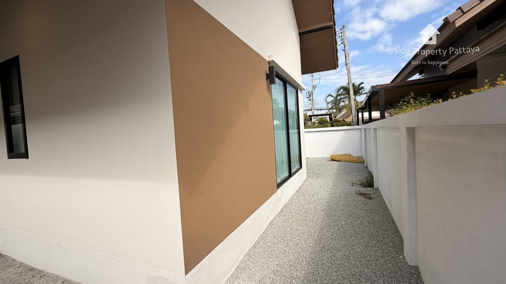 Pet-Friendly 2-Bedroom House for Sale in The Maple Pattaya, East Pattaya 14