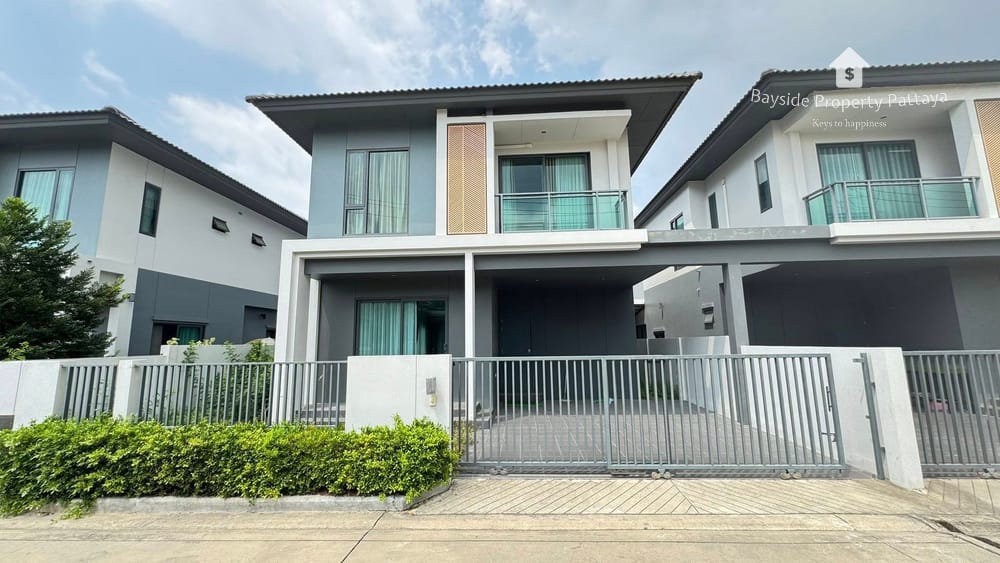 3-Bedroom House for Sale in Nong Pla Lai, Pattaya - 24/7 Security 1