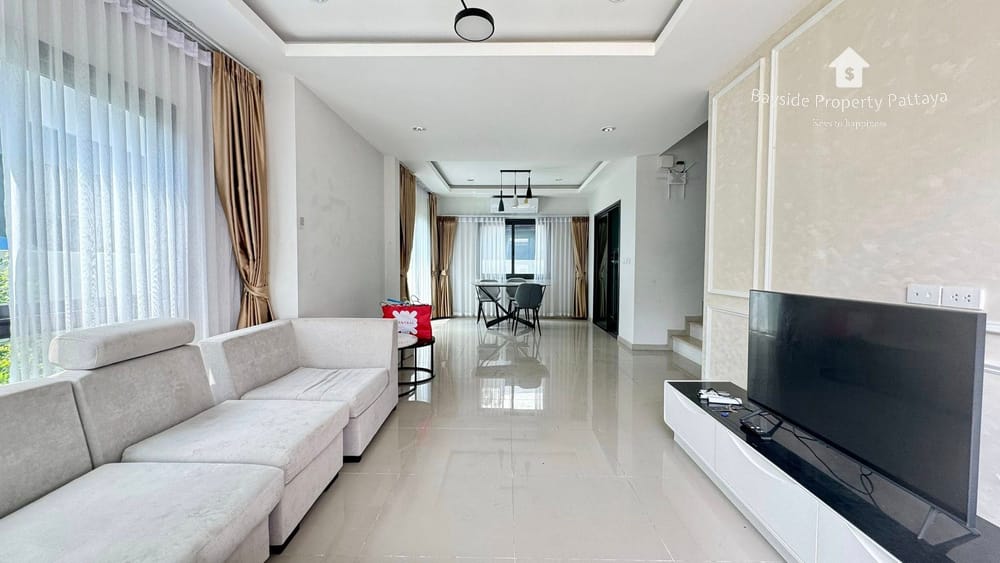 3-Bedroom House for Sale in Nong Pla Lai, Pattaya - 24/7 Security 4