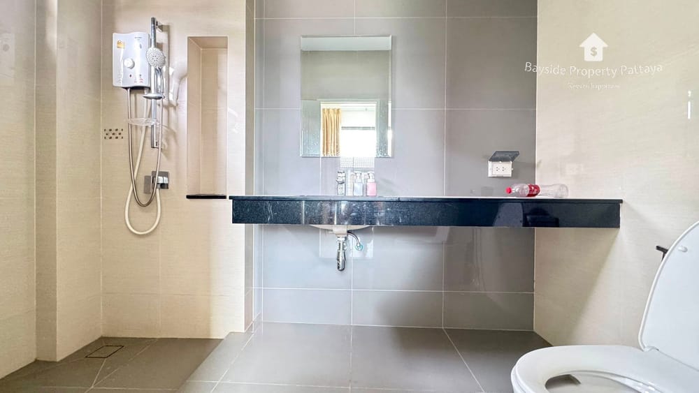 3-Bedroom House for Sale in Nong Pla Lai, Pattaya - 24/7 Security 13