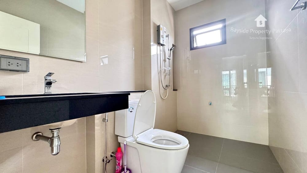 3-Bedroom House for Sale in Nong Pla Lai, Pattaya - 24/7 Security 15