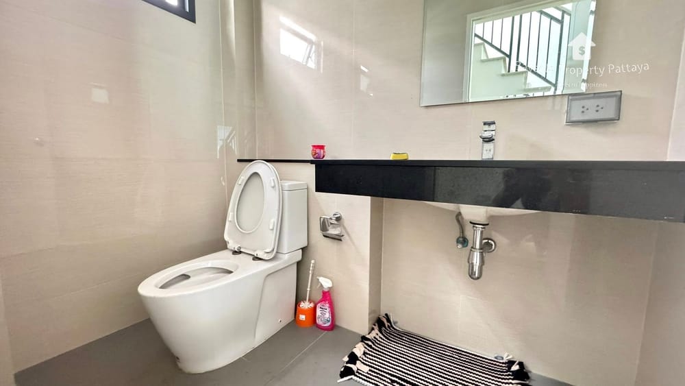 3-Bedroom House for Sale in Nong Pla Lai, Pattaya - 24/7 Security 14