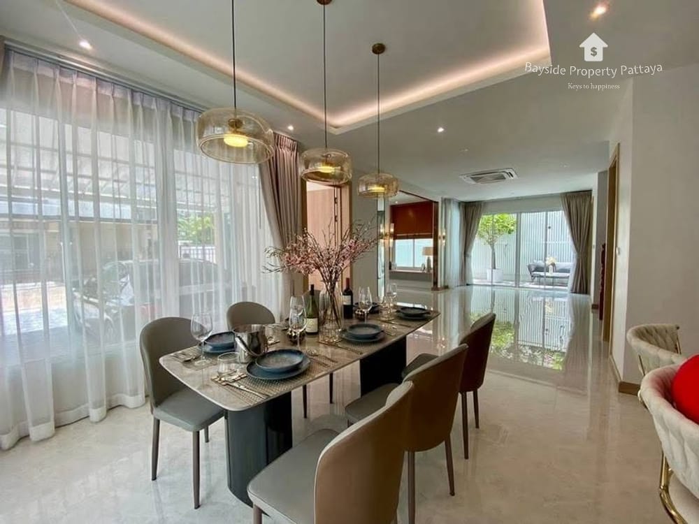 Geräumige Villa (4 SZ) zum Verkauf in East Pattaya, z.B. „The Meadows“ – nahe Restaurants 4