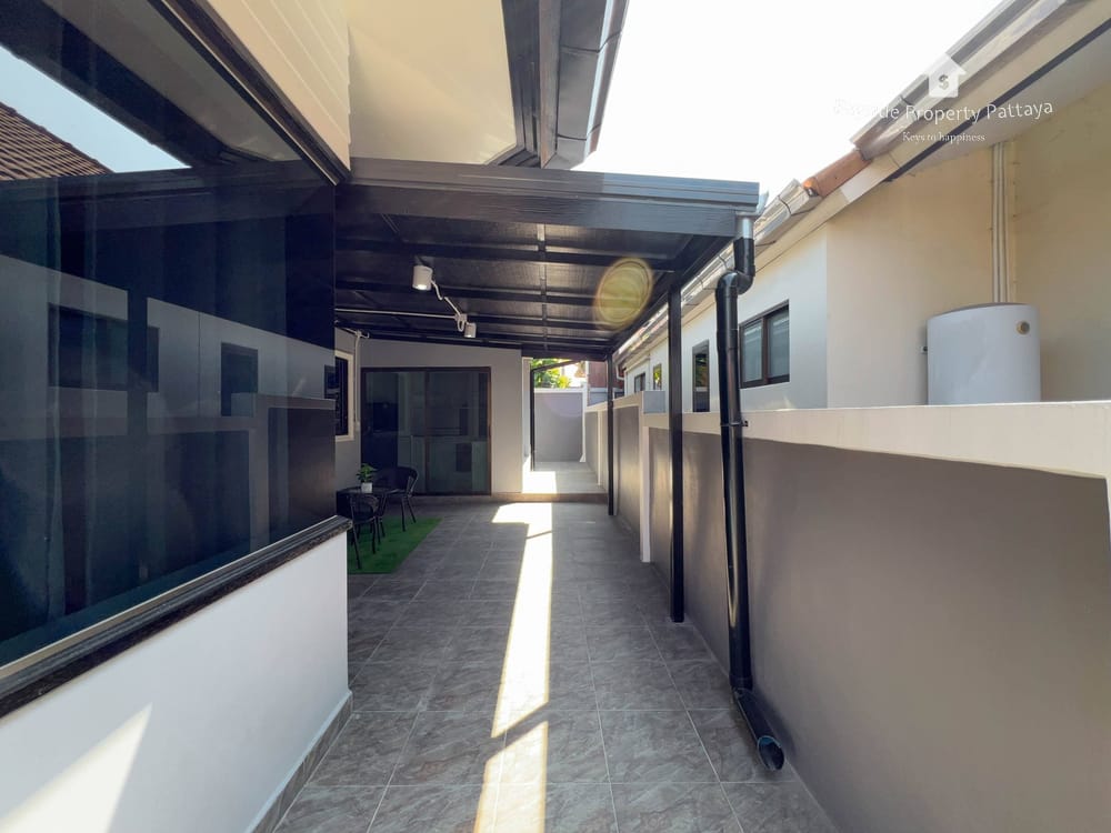 Modernes Einfamilienhaus mit 3 Schlafzimmern zum Verkauf in Pattaya Hill 2 9