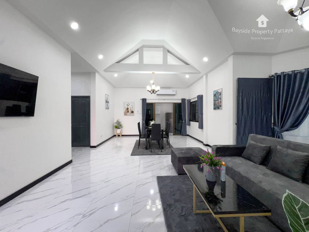 Modernes Einfamilienhaus mit 3 Schlafzimmern zum Verkauf in Pattaya Hill 2 2