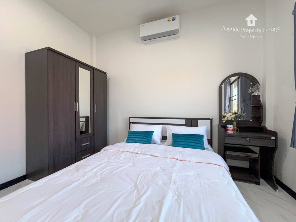 Modernes Einfamilienhaus mit 3 Schlafzimmern zum Verkauf in Pattaya Hill 2 13