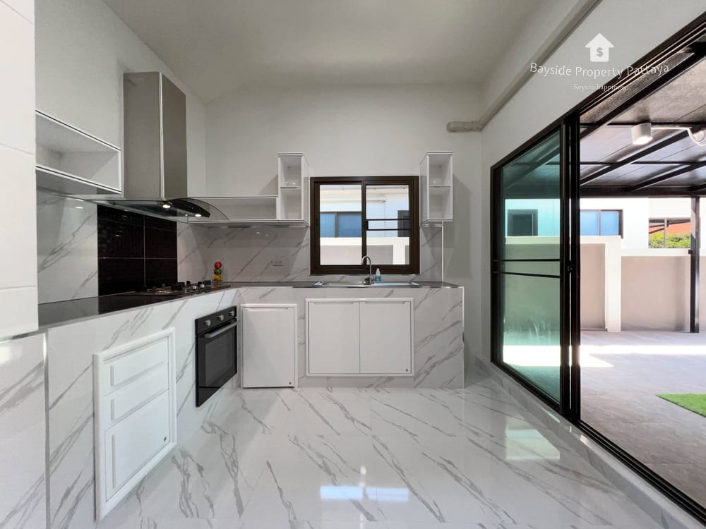 Modernes Einfamilienhaus mit 3 Schlafzimmern zum Verkauf in Pattaya Hill 2 26