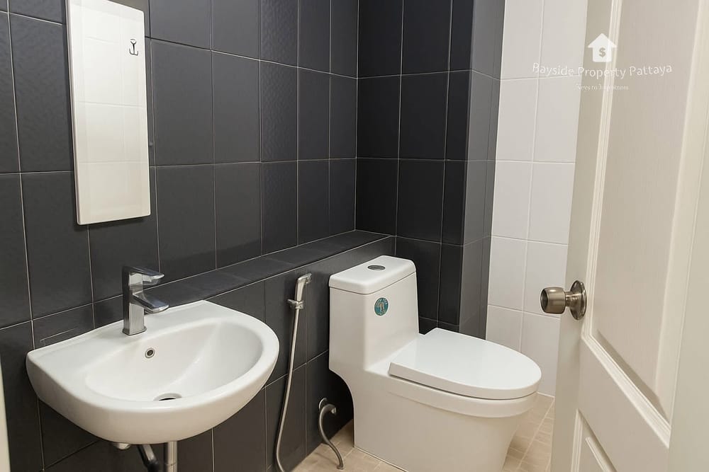 Pet-Friendly Hotel For Sale Near Restaurants in Pattaya City 7