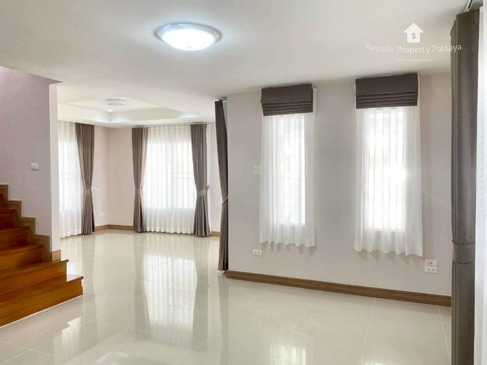 For Sale: 3-Bedroom House in Baan Klang Suan, Nong Pla Lai, Pattaya - Pet Friendly with 24/7 Security 2