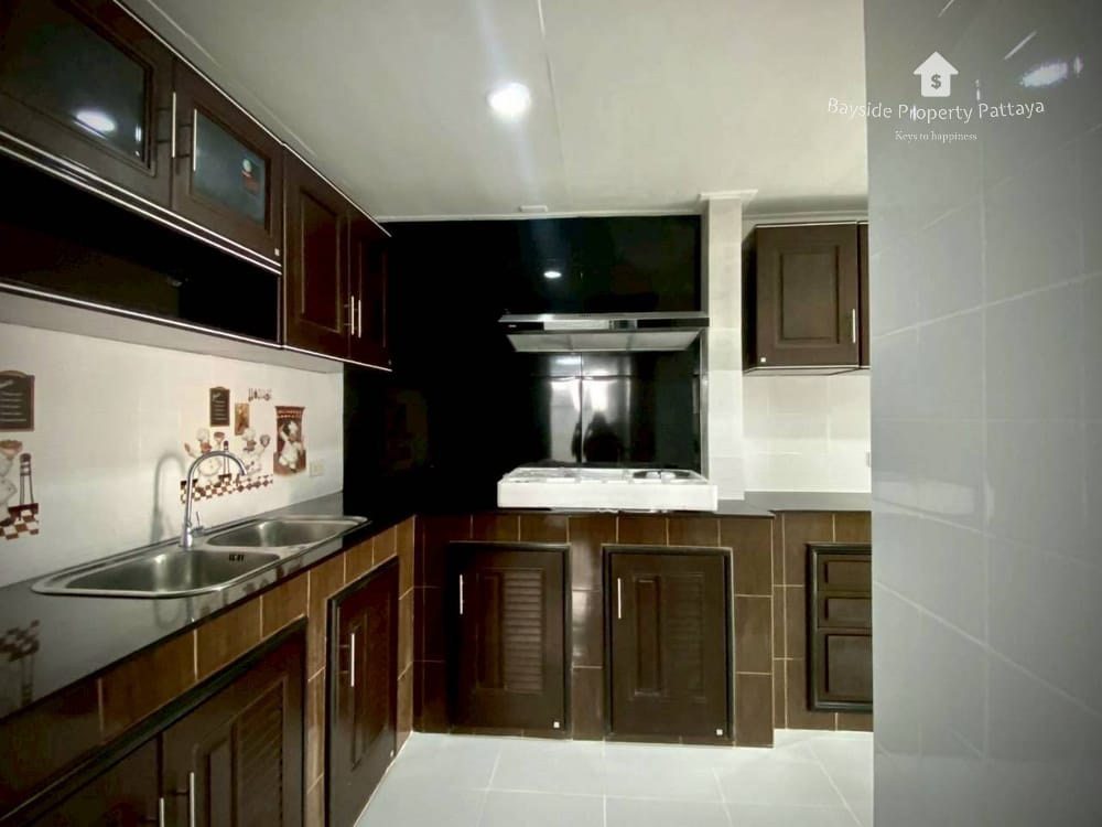 For Sale: 3-Bedroom House in Baan Klang Suan, Nong Pla Lai, Pattaya - Pet Friendly with 24/7 Security 11