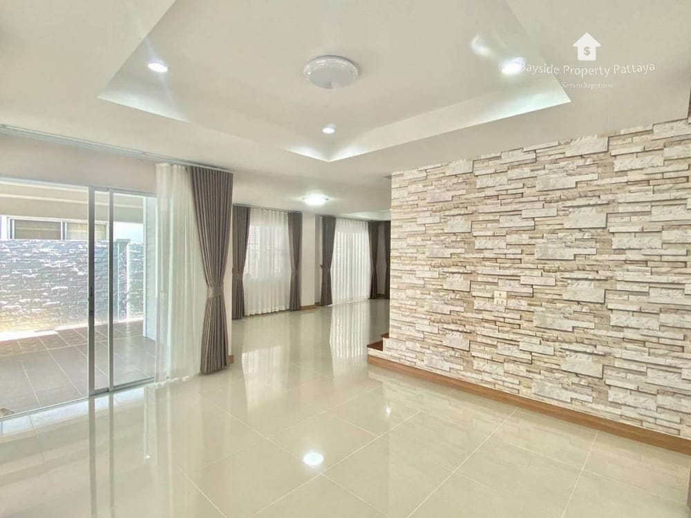 For Sale: 3-Bedroom House in Baan Klang Suan, Nong Pla Lai, Pattaya - Pet Friendly with 24/7 Security 12