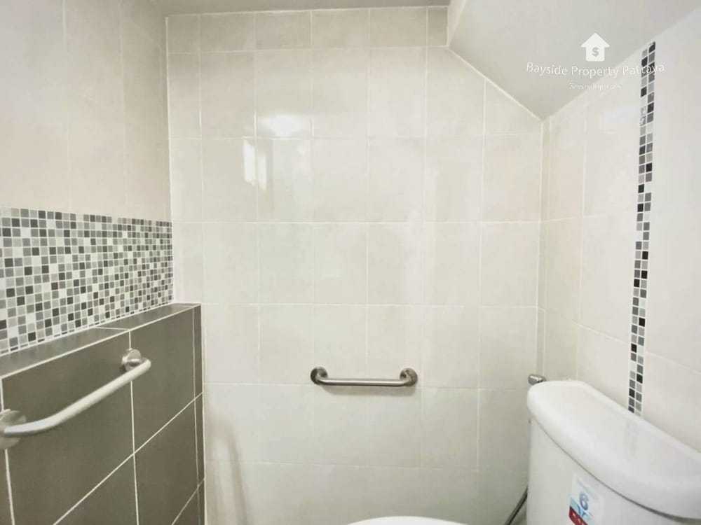 For Sale: 3-Bedroom House in Baan Klang Suan, Nong Pla Lai, Pattaya - Pet Friendly with 24/7 Security 16
