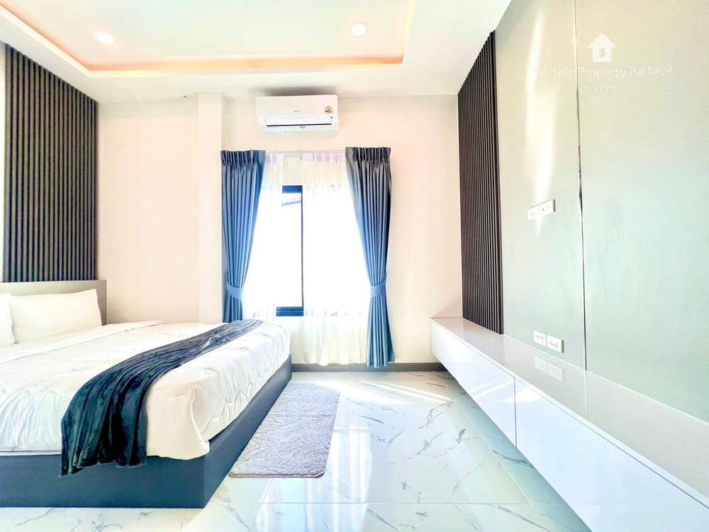 4-Bedroom Pool Villa with Air Conditioning for Sale in Nong Pla Lai, Pattaya 6