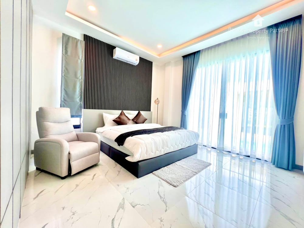 4-Bedroom Pool Villa with Air Conditioning for Sale in Nong Pla Lai, Pattaya 8