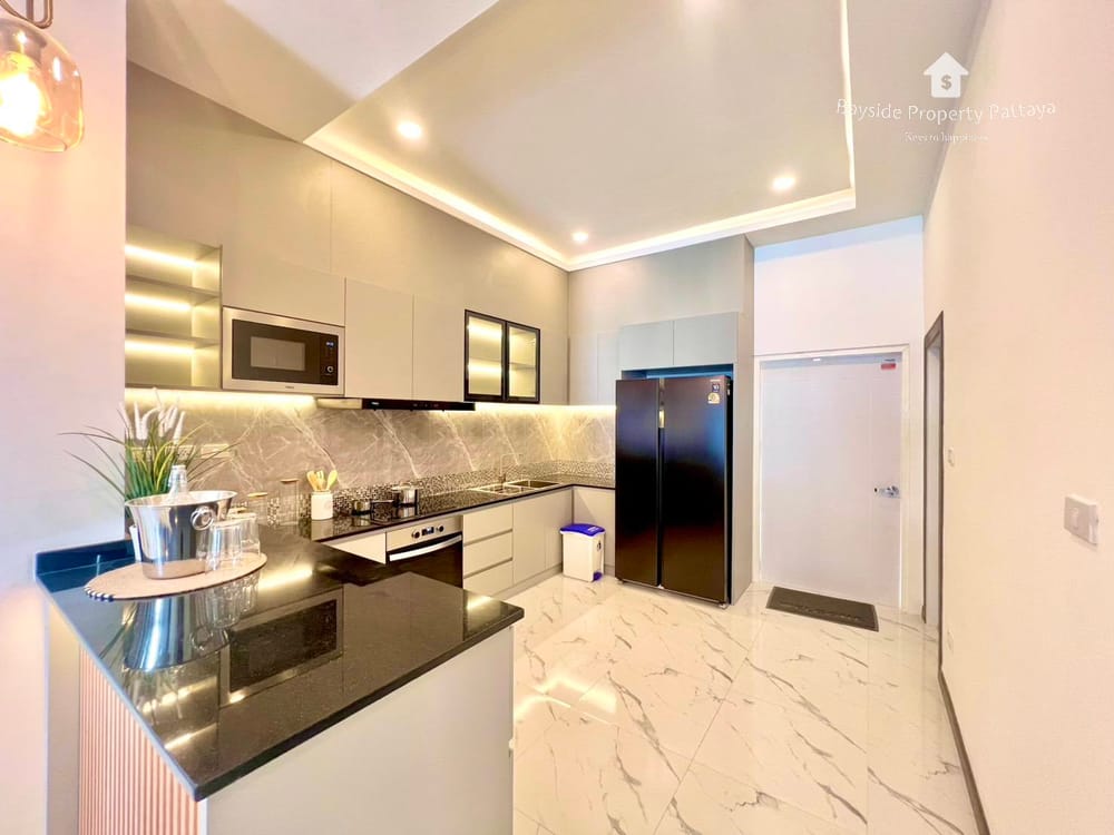 4-Bedroom Pool Villa with Air Conditioning for Sale in Nong Pla Lai, Pattaya 10