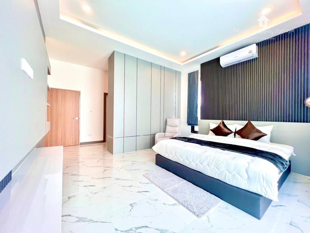 4-Bedroom Pool Villa with Air Conditioning for Sale in Nong Pla Lai, Pattaya 11
