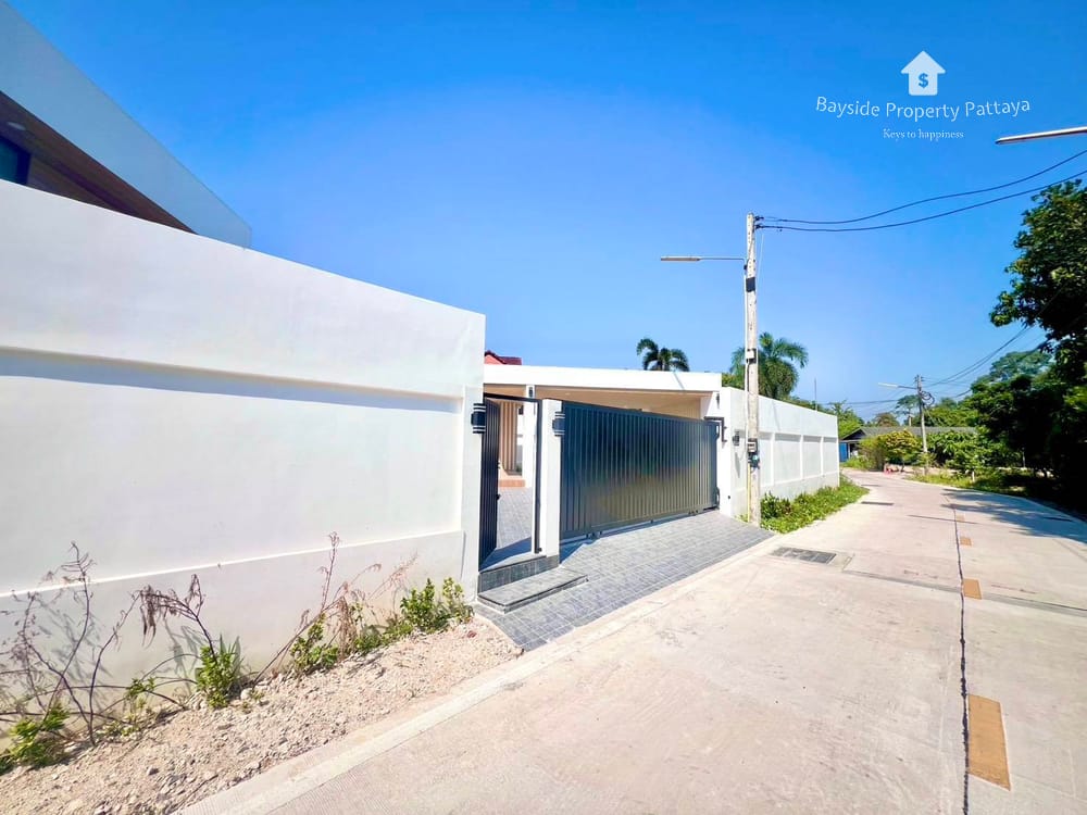 4-Bedroom Pool Villa with Air Conditioning for Sale in Nong Pla Lai, Pattaya 15