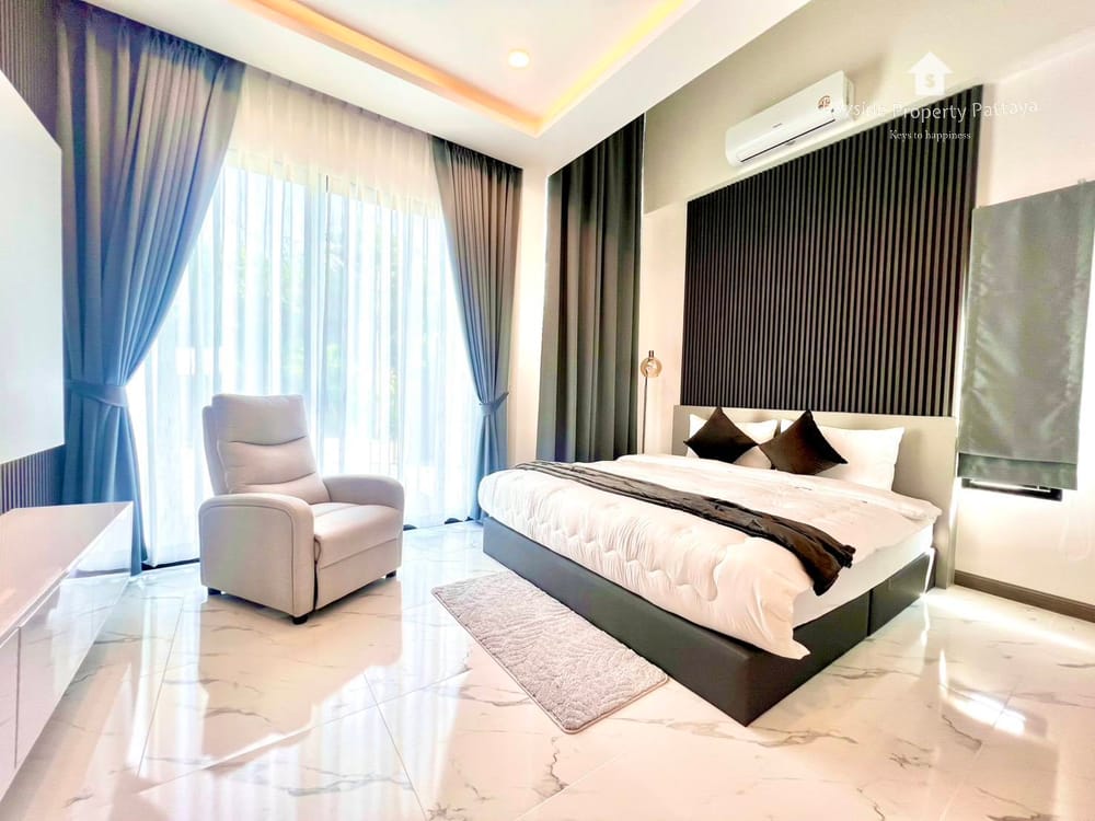 4-Bedroom Pool Villa with Air Conditioning for Sale in Nong Pla Lai, Pattaya 16