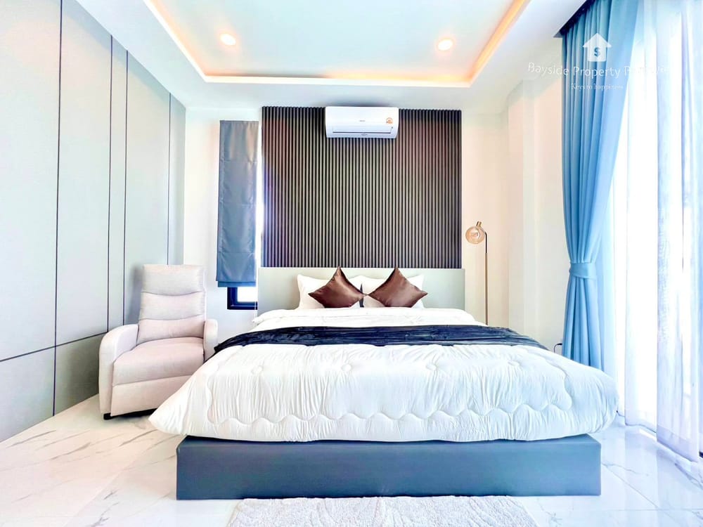 4-Bedroom Pool Villa with Air Conditioning for Sale in Nong Pla Lai, Pattaya 17