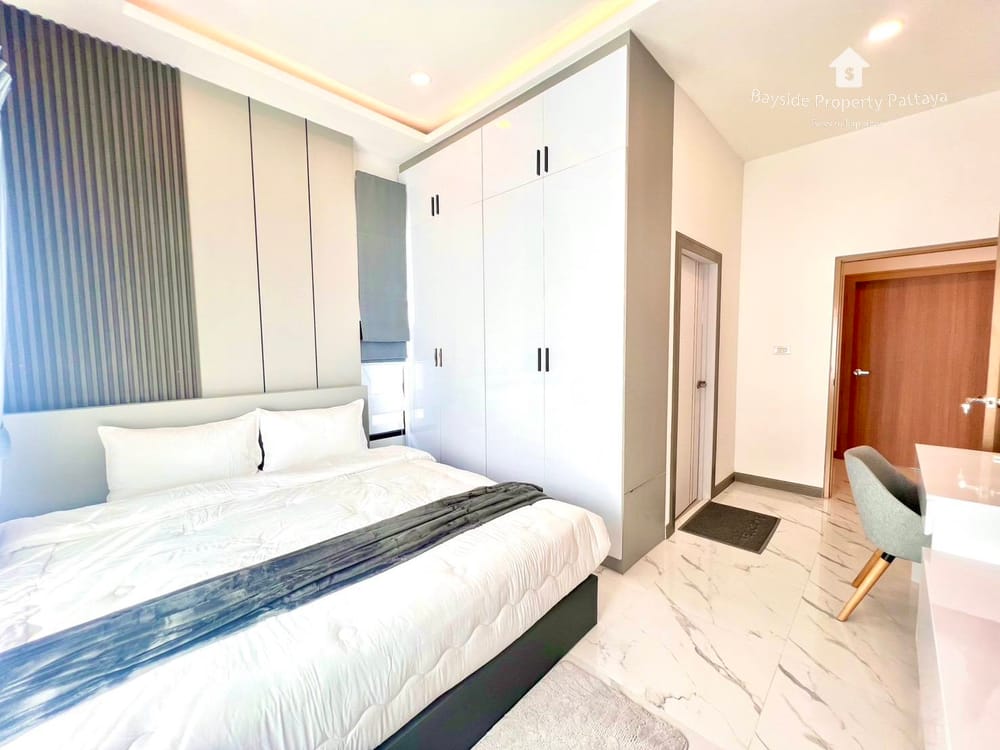 4-Bedroom Pool Villa with Air Conditioning for Sale in Nong Pla Lai, Pattaya 21
