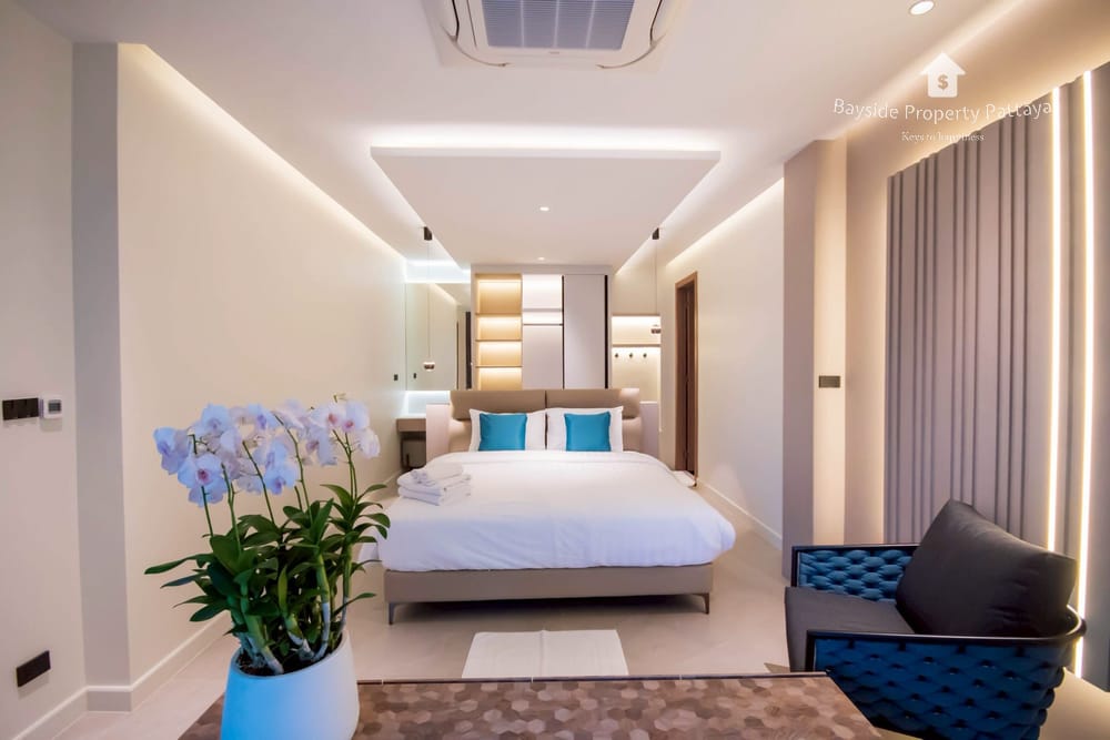Spacious 7-Bedroom Villa for Sale and Rent in Nagawari Villa, Jomtien 4