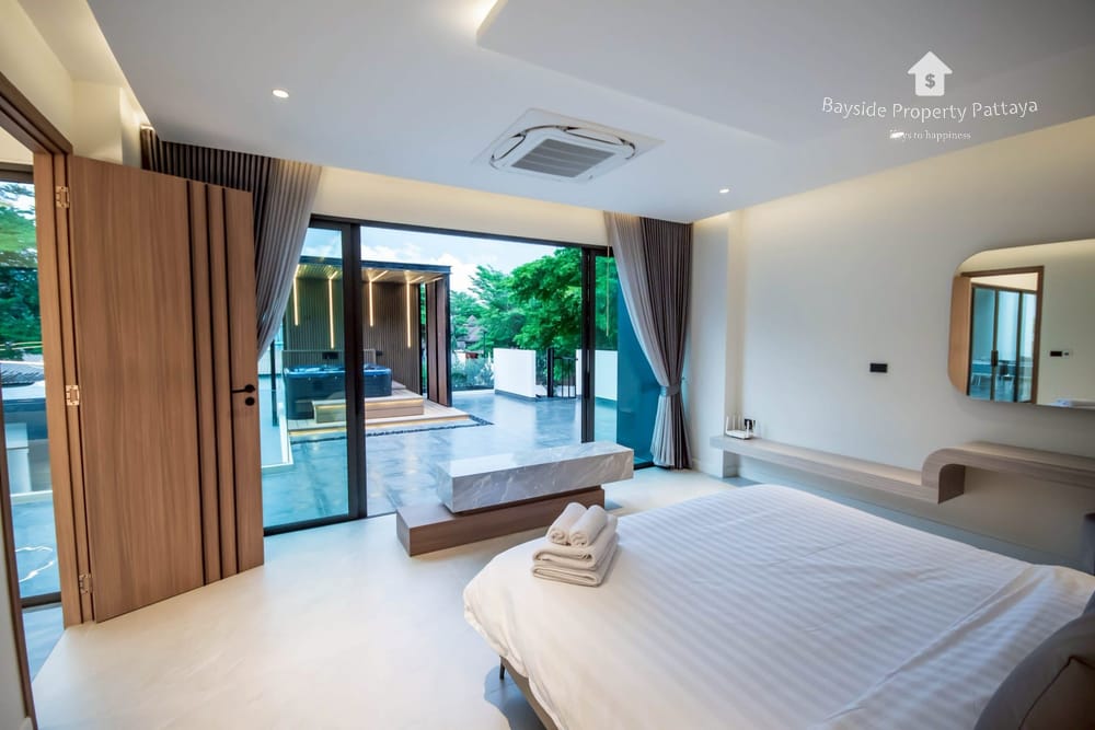Spacious 7-Bedroom Villa for Sale and Rent in Nagawari Villa, Jomtien 8