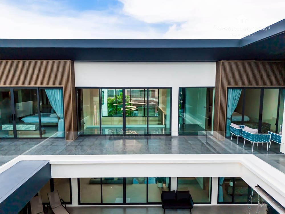 Spacious 7-Bedroom Villa for Sale and Rent in Nagawari Villa, Jomtien 12