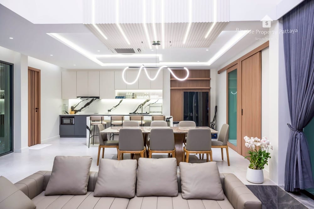 Spacious 7-Bedroom Villa for Sale and Rent in Nagawari Villa, Jomtien 19