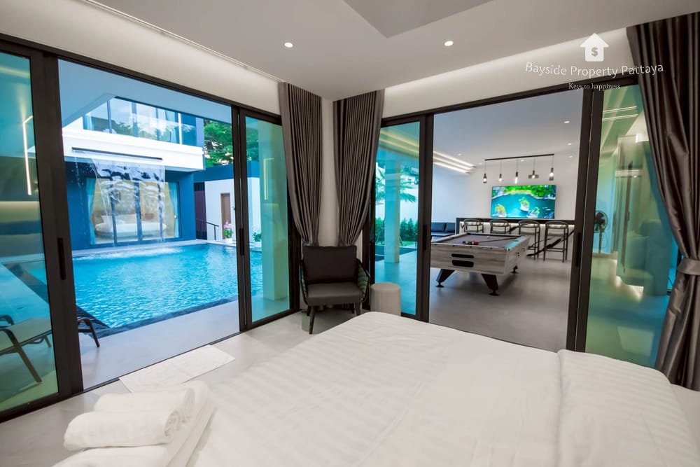 Spacious 7-Bedroom Villa for Sale and Rent in Nagawari Villa, Jomtien 26
