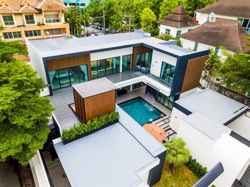 Spacious 7-Bedroom Villa for Sale and Rent in Nagawari Villa, Jomtien 27