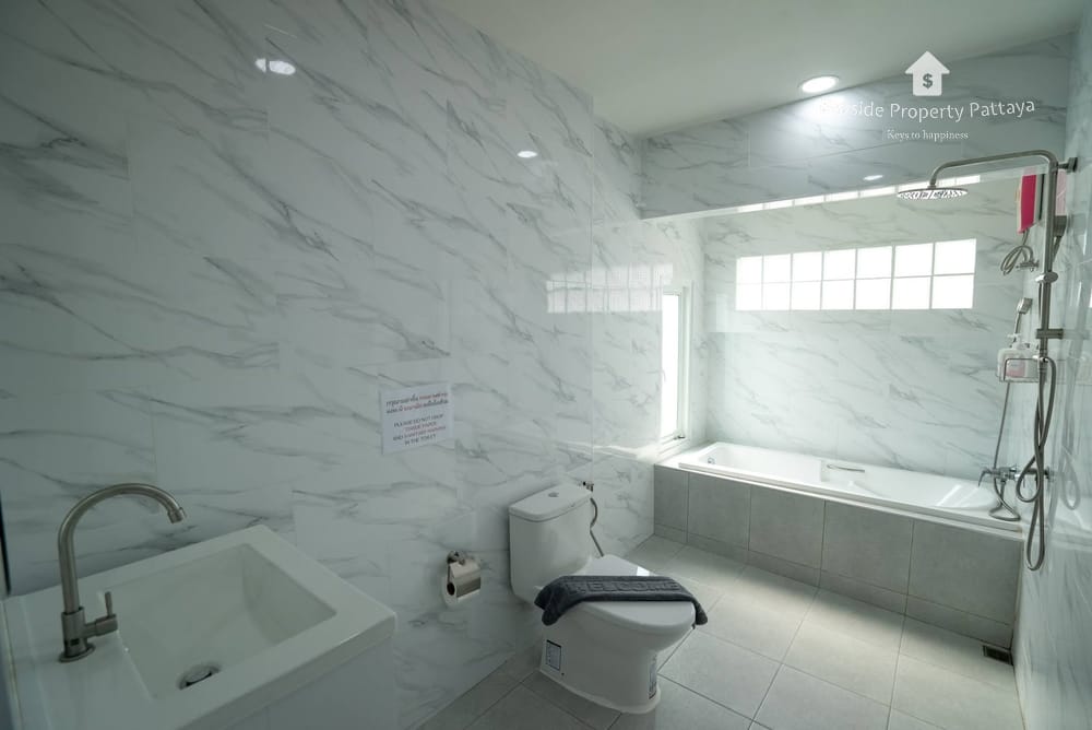 6-Bedroom Pool Villa for Sale or Rent in East Pattaya - Pet Friendly with Air Conditioning 12