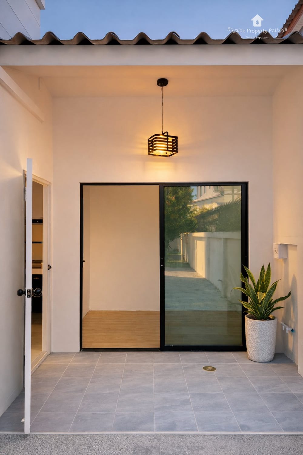 3-Bedroom Townhouse for Sale in East Pattaya with Air Conditioning 2