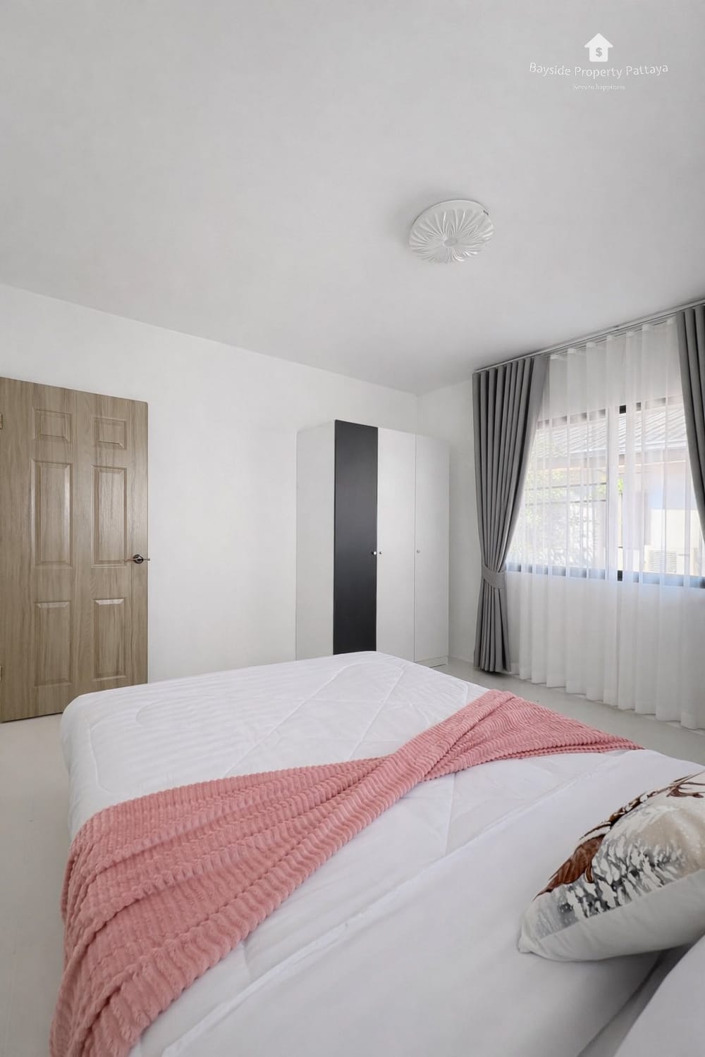 3-Bedroom Townhouse for Sale in East Pattaya with Air Conditioning 3