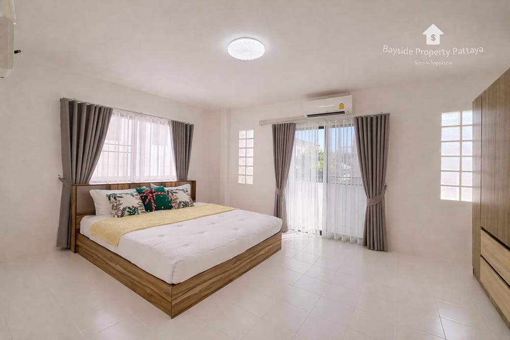 3-Bedroom Townhouse for Sale in East Pattaya with Air Conditioning 7