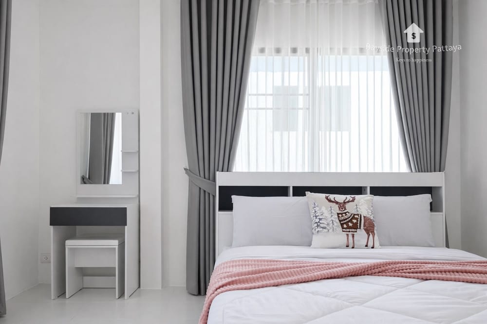 3-Bedroom Townhouse for Sale in East Pattaya with Air Conditioning 18