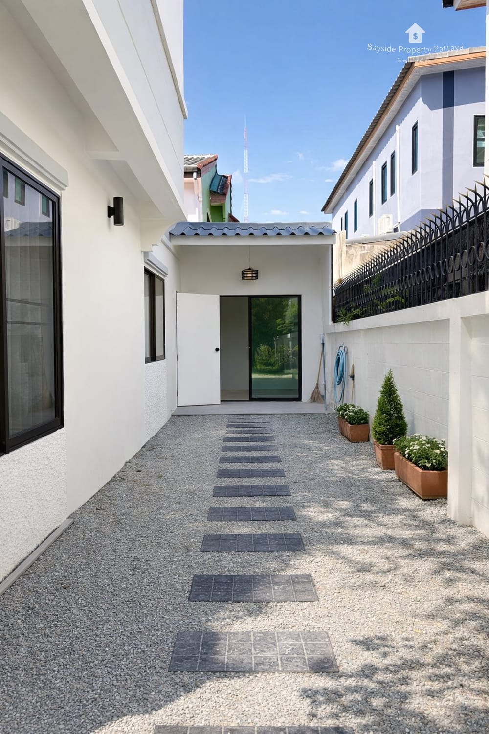 3-Bedroom Townhouse for Sale in East Pattaya with Air Conditioning 24