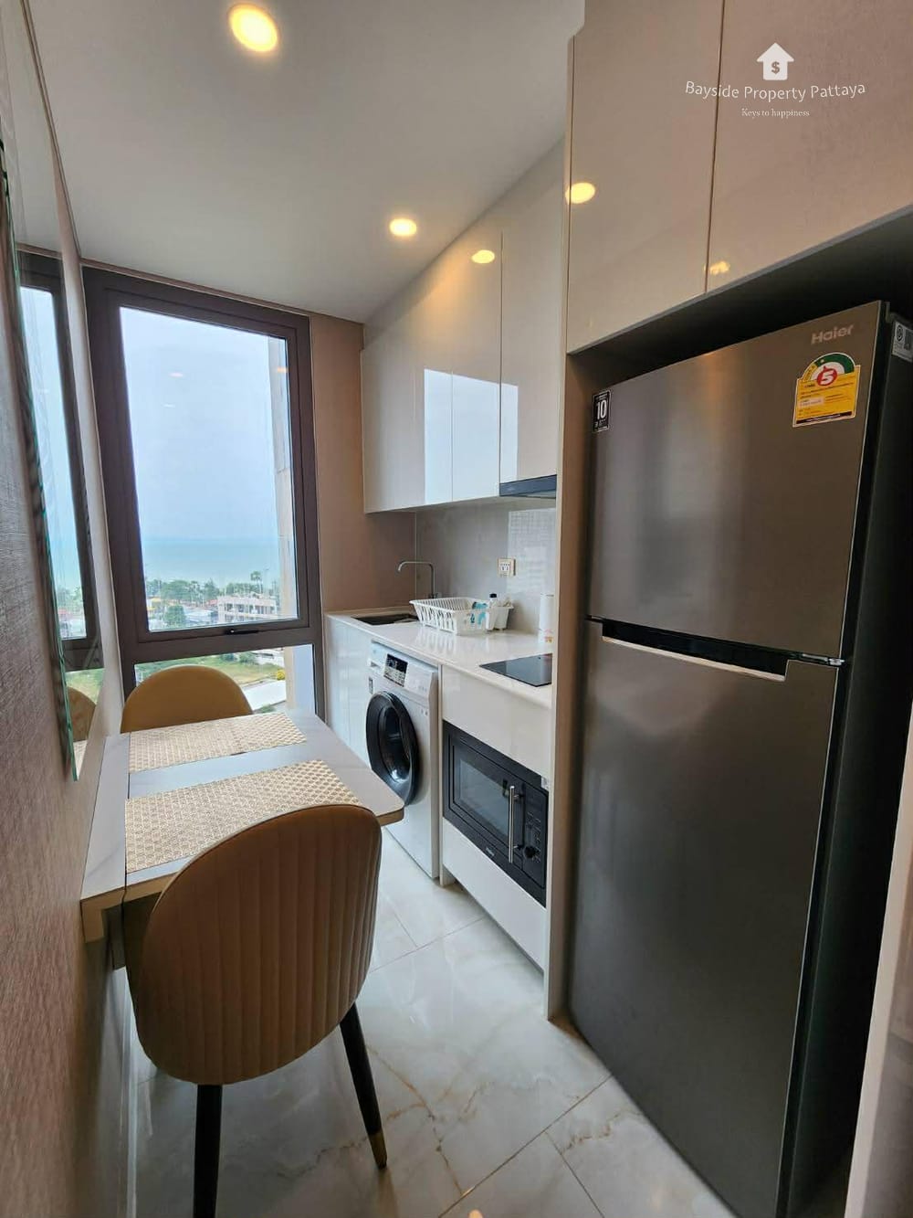 Beachfront 1-Bedroom Condo for Sale at Copacabana Beach Jomtien, Pattaya 8