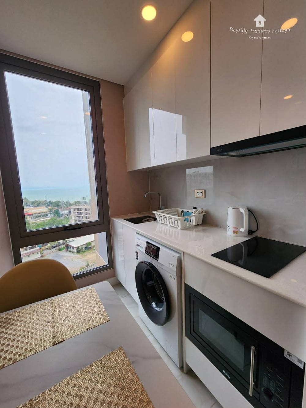 Beachfront 1-Bedroom Condo for Sale at Copacabana Beach Jomtien, Pattaya 9