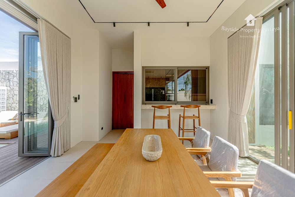 Продается 4-к. вилла, 350м², Dhewee Resort 12
