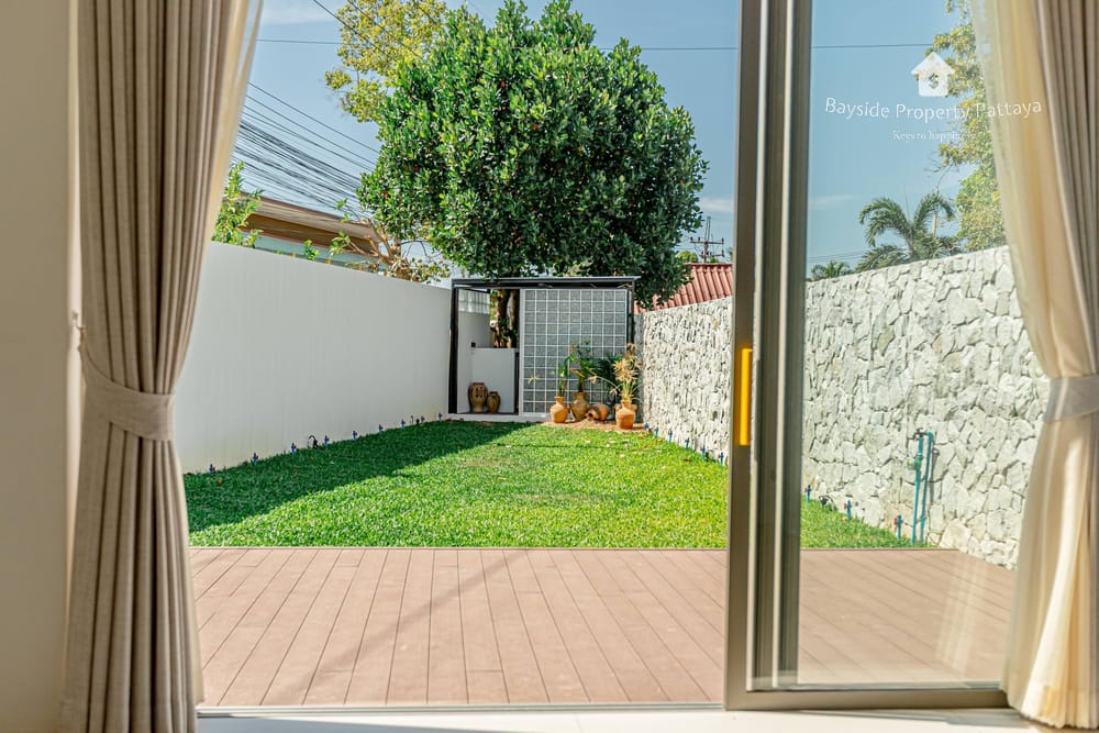 Продается 4-к. вилла, 350м², Dhewee Resort 18