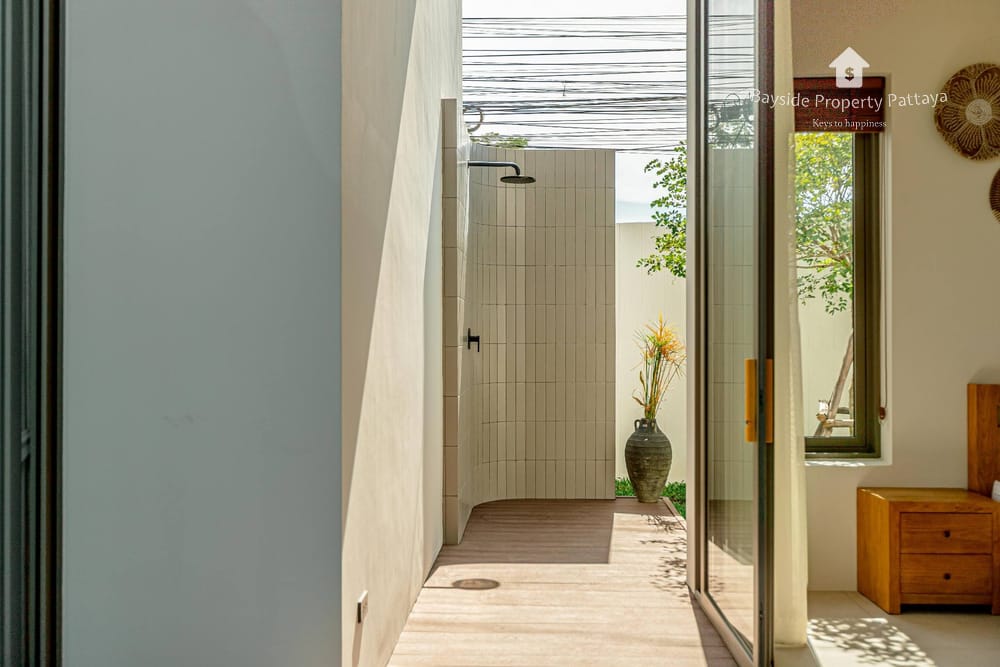 Продается 4-к. вилла, 350м², Dhewee Resort 30