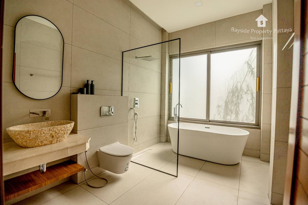 Продается 4-к. вилла, 350м², Dhewee Resort 37