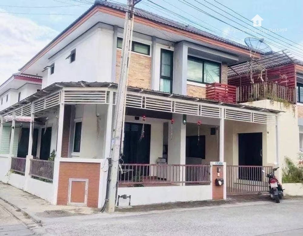 4-Bedroom Detached House for Sale in Uraiwan Park View, East Pattaya - Pet Friendly with AC 10